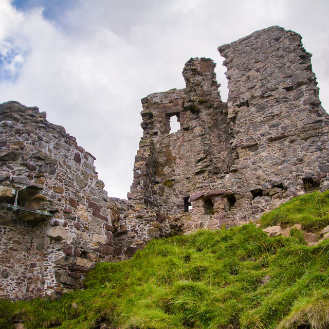 Close-up of the ruins of Ardvreck Castle.