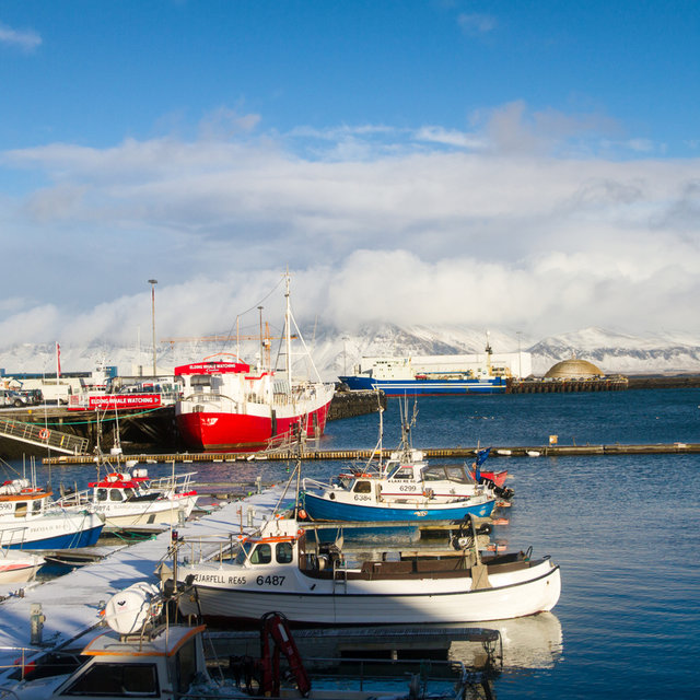 View over the Reykjavík harbour into the direction of Esjan.