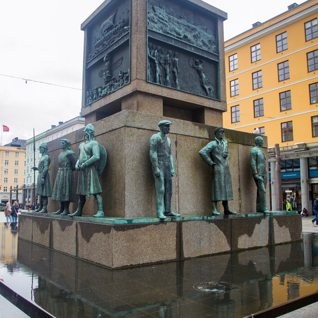 Viking statue at Torgallmenningen in Bergen.